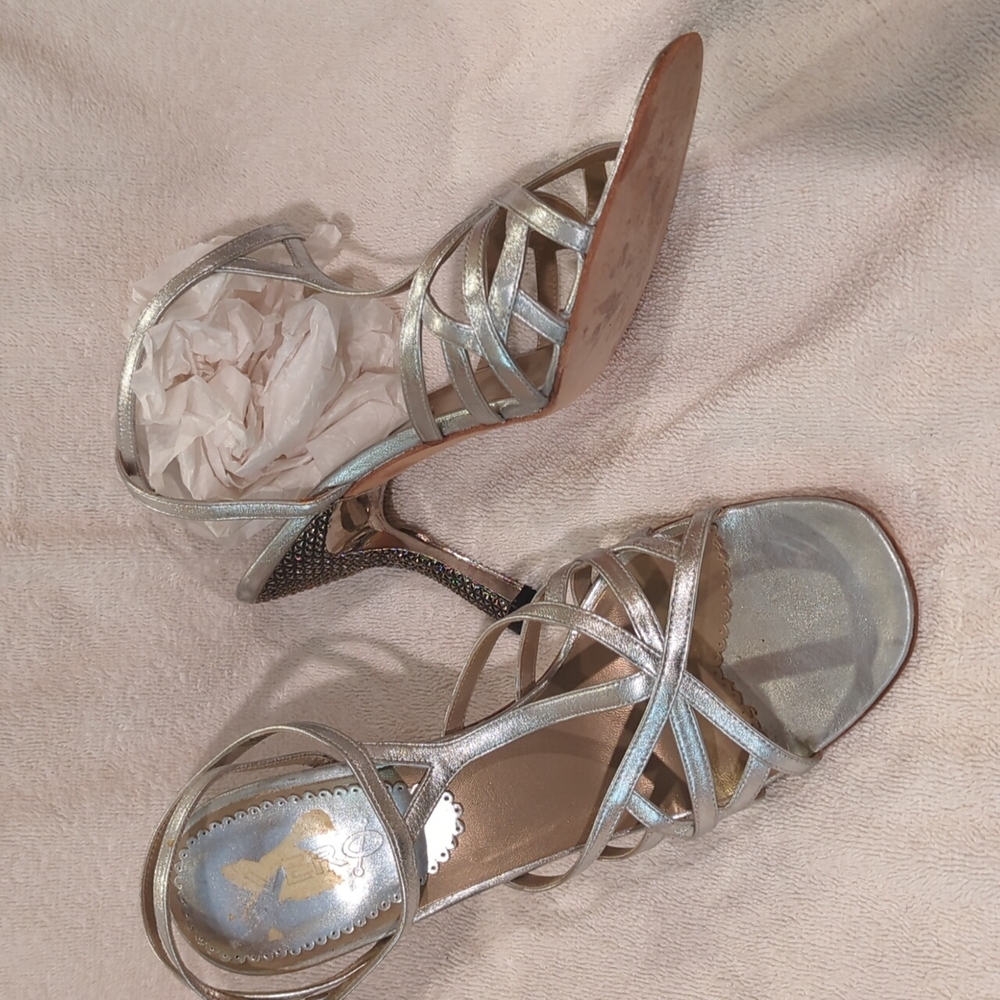 EUC Silver T-strap Heels with Gorgeous Gunmetal color Heel